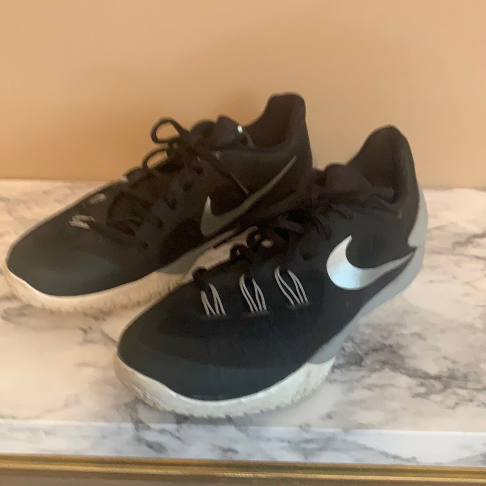 Nike Hyperchase size 8.5 tennis shoes